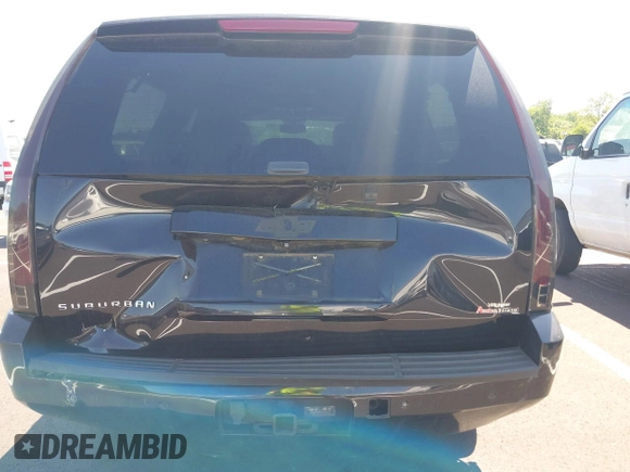 2014 Chevrolet Suburban LT z VIN 1GNSCJE02ER116017, wystawiony jako IAAI lot #42308074 z przebiegiem 228 365 mil mil oraz . Historia ofert i sprzedaży dostępna na DreamBid. Obrazek 6.