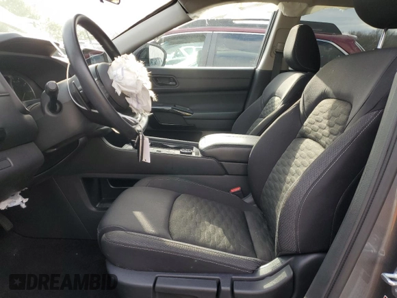 2023 Nissan Pathfinder S с VIN 5N1DR3AC7PC255248, выставлен на аукционе Copart как лот 86204924 с пробегом 15 563 миль миль и Списание • Salvage title. История ставок и продаж доступна на DreamBid. Изображение 7.