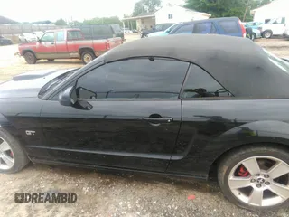 2007 Ford Mustang GT Deluxe z VIN 1ZVHT85H675258993, wystawiony jako IAAI lot #42369351 z przebiegiem 131 247 mil mil oraz . Historia ofert i sprzedaży dostępna na DreamBid. Obrazek 14.