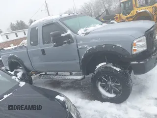 2006 Ford F-250 XL z VIN 1FTSX21526EB97324, wystawiony jako IAAI lot #41541311 z przebiegiem 73 721 mil mil oraz . Historia ofert i sprzedaży dostępna na DreamBid. Obrazek 13.