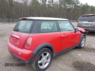 2005 MINI Hardtop with VIN WMWRC33485TJ67837, listed as a IAAI auction lot 41806208 with 140,646 mi miles and . Bid and sale history available at DreamBid. Image 4.