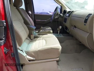 2007 Nissan Frontier SE z VIN 1N6AD06U67C426610, wystawiony jako IAAI lot #42088745 z przebiegiem 214 394 mil mil oraz . Historia ofert i sprzedaży dostępna na DreamBid. Obrazek 5.