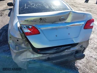 2015 Nissan Sentra SV with VIN 3N1AB7AP7FY335082, listed as a IAAI auction lot 40919575 with 98,681 mi miles. Bid and sale history available at carsss.com. Image 6.
