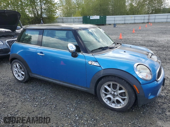 2008 MINI Hardtop S z VIN WMWMF73558TV33839, wystawiony jako Copart lot #53319125 z przebiegiem 141 830 mil mil oraz Czysty tytuł • Clean title. Historia ofert i sprzedaży dostępna na DreamBid. Obrazek 4.