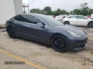 2020 Tesla Model 3 Long Range z VIN 5YJ3E1EB7LF710646, wystawiony jako Copart lot #57403355 z przebiegiem 98 080 mil mil oraz Szkoda całkowita • Salvage title. Historia ofert i sprzedaży dostępna na DreamBid. Obrazek 4.