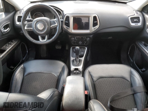 2017 Jeep Compass Latitude z VIN 3C4NJDBB7HT651763, wystawiony jako Copart lot #55028475 z przebiegiem 46 504 mil mil oraz Szkoda całkowita • Salvage title. Historia ofert i sprzedaży dostępna na DreamBid. Obrazek 8.
