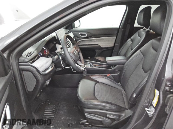 2024 Jeep Compass Latitude z VIN 3C4NJDBN5RT173984, wystawiony jako Copart lot #54627585 z przebiegiem 19 427 mil mil oraz Czysty tytuł • Clean title. Historia ofert i sprzedaży dostępna na DreamBid. Obrazek 7.