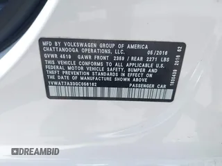 2016 Volkswagen Passat S z VIN 1VWAT7A33GC056162, wystawiony jako IAAI lot #42476725 z przebiegiem 88 872 mil mil oraz . Historia ofert i sprzedaży dostępna na DreamBid. Obrazek 9.