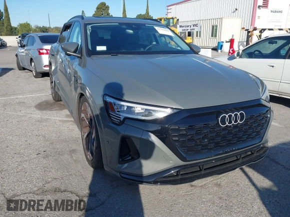2024 Audi Q8 e-tron z VIN WA15ABGE8RB055999, wystawiony jako IAAI lot #41759410 z przebiegiem 8 972 mil mil oraz . Historia ofert i sprzedaży dostępna na DreamBid. Obrazek 1.