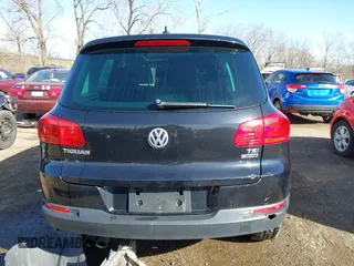 2017 Volkswagen Tiguan Wolfsburg Edition z VIN WVGSV7AXXHK007144, wystawiony jako IAAI lot #41810979 z przebiegiem 125 363 mil mil oraz . Historia ofert i sprzedaży dostępna na DreamBid. Obrazek 17.