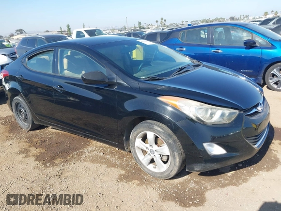 2013 Hyundai Elantra GLS z VIN KMHDH4AEXDU933572, wystawiony jako IAAI lot #42394567 z przebiegiem Nie podano mil oraz . Historia ofert i sprzedaży dostępna na DreamBid. Obrazek 1.