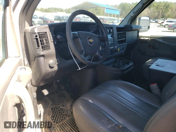 2013 Chevrolet Express Cargo z VIN 1GCWGFCA7D1904215, wystawiony jako Copart lot #46061825 z przebiegiem 92 041 mil mil oraz Czysty tytuł • Clean title. Historia ofert i sprzedaży dostępna na DreamBid. Obrazek 8.