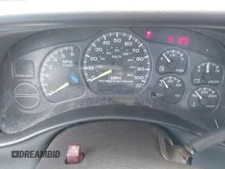 2000 GMC New Sierra 1500 SLE with VIN 1GTEC19V8YZ280016, listed as a IAAI auction lot 42190413 with Not Provided miles. Bid and sale history available at carsss.com. Image 7.