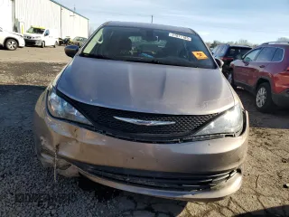 2018 Chrysler Pacifica Touring with VIN 2C4RC1DGXJR293893, listed as a Copart auction lot 41871185 with 141,447 mi miles and Clean title. Bid and sale history available at DreamBid. Image 5.
