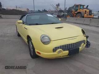 2002 Ford Thunderbird Hardtop Premium z VIN 1FAHP60AX2Y130968, wystawiony jako IAAI lot #42107108 z przebiegiem 76 058 mil mil oraz . Historia ofert i sprzedaży dostępna na DreamBid. Obrazek 1.
