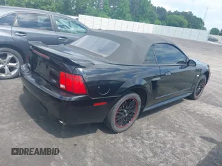 2003 Ford Mustang GT Deluxe z VIN 1FAFP45XX3F417295, wystawiony jako IAAI lot #42229765 z przebiegiem 161 488 mil mil oraz . Historia ofert i sprzedaży dostępna na DreamBid. Obrazek 4.