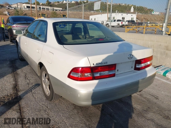 2001 Lexus ES with VIN JT8BF28G210299821, listed as a IAAI auction lot 41539064 with 248,063 mi miles. Bid and sale history available at carsss.com. Image 3.