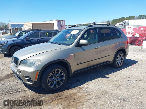 2011 BMW X5 35i z VIN 5UXZV4C57BL415565, wystawiony jako IAAI lot #41864490 z przebiegiem 176 458 mil mil oraz . Historia ofert i sprzedaży dostępna na DreamBid. Obrazek 2.