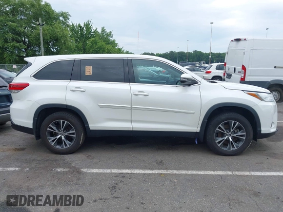2019 Toyota Highlander LE with VIN 5TDBZRFH5KS929567, listed as a IAAI auction lot 42603356 with 40,368 mi miles and . Bid and sale history available at DreamBid. Image 13.