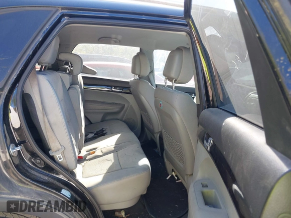 2011 Kia Sorento LX with VIN 5XYKT4A2XBG073333, listed as a IAAI auction lot 39936619 with Not Provided miles. Bid and sale history available at carsss.com. Image 8.