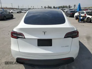 2023 Tesla Model Y Long Range z VIN 7SAYGDEE8PA030286, wystawiony jako Copart lot #50945465 z przebiegiem 43 676 mil mil oraz Szkoda całkowita • Salvage title. Historia ofert i sprzedaży dostępna na DreamBid. Obrazek 6.