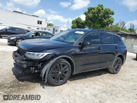 2022 Volkswagen Tiguan SE R-Line Black z VIN 3VVCB7AXXNM080652, wystawiony jako Copart lot #51249185 z przebiegiem 53 996 mil mil oraz Nie do naprawy • Non repairable. Historia ofert i sprzedaży dostępna na DreamBid. Obrazek 1.
