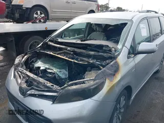2019 Toyota Sienna LE with VIN 5TDJZ3DC3KS226551, listed as a IAAI auction lot 41495662 with 31,764 mi miles. Bid and sale history available at carsss.com. Image 6.