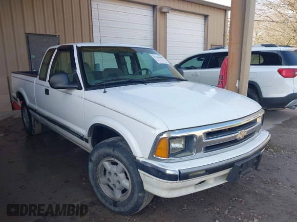 1996 Chevrolet S-10 LS with VIN 1GCDT19W9TK207551, listed as a IAAI auction lot 41369981 with 180,189 mi miles and . Bid and sale history available at DreamBid. Image 1.