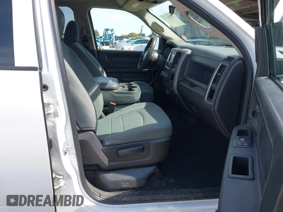 2018 Ram 1500 Tradesman z VIN 1C6RR6FG3JS341748, wystawiony jako IAAI lot #41764375 z przebiegiem 181 986 mil mil oraz . Historia ofert i sprzedaży dostępna na DreamBid. Obrazek 5.