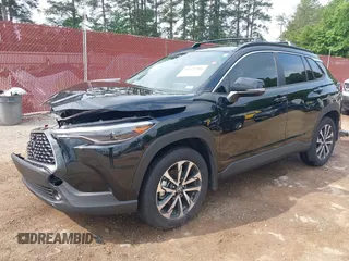 2024 Toyota Corolla Cross XLE z VIN 7MUDAAAG4RV099759, wystawiony jako IAAI lot #42123306 z przebiegiem 6 259 mil mil oraz . Historia ofert i sprzedaży dostępna na DreamBid. Obrazek 2.