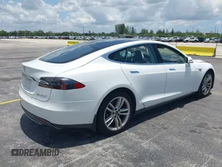 2013 Tesla Model S with VIN 5YJSA1CG4DFP21658, listed as a IAAI auction lot 42398609 with 116,068 mi miles and . Bid and sale history available at DreamBid. Image 4.
