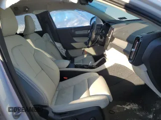 2024 Volvo XC40 Plus Bright Theme с VIN YV4L12UE8R2232520, выставлен на аукционе Copart как лот 42527955 с пробегом 12 975 миль миль и Списание • Salvage title. История ставок и продаж доступна на DreamBid. Изображение 7.