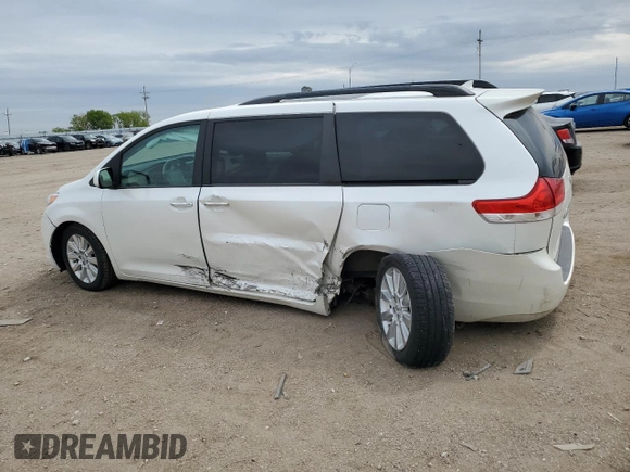 2012 Toyota Sienna XLE с VIN 5TDDK3DC8CS043732, выставлен на аукционе Copart как лот 58037885 с пробегом 234 881 миль миль и Списание • Salvage title. История ставок и продаж доступна на DreamBid. Изображение 2.