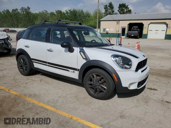 2012 MINI Countryman S with VIN WMWZC5C5XCWM14551, listed as a Copart auction lot 57329265 with 140,814 mi miles and Clean Title. Bid and sale history available at DreamBid. Image 4.