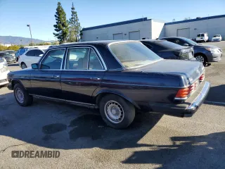 1984 Mercedes-Benz 300 D с VIN WDBAB33A5EA138282, выставлен на аукционе Copart как лот 88987365 с пробегом 249 474 миль миль и Чистый • Clean title. История ставок и продаж доступна на DreamBid. Изображение 2.