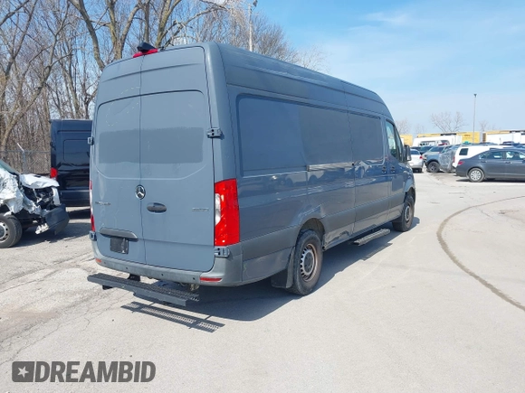 2019 Mercedes-Benz Sprinter Cargo z VIN WD4PF1CD6KP140250, wystawiony jako IAAI lot #40192921 z przebiegiem 85 972 mil mil oraz . Historia ofert i sprzedaży dostępna na DreamBid. Obrazek 4.