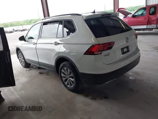 2020 Volkswagen Tiguan S z VIN 3VV1B7AX1LM110352, wystawiony jako IAAI lot #42224581 z przebiegiem 60 597 mil mil oraz . Historia ofert i sprzedaży dostępna na DreamBid. Obrazek 3.