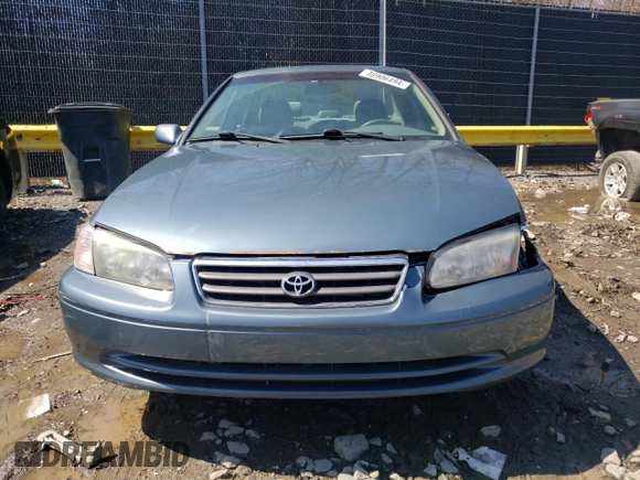 2001 Toyota Camry CE z VIN 4T1BG22KX1U788449, wystawiony jako Copart lot #48906494 z przebiegiem 105 062 mil mil oraz Szkoda całkowita • Salvage title. Historia ofert i sprzedaży dostępna na DreamBid. Obrazek 5.