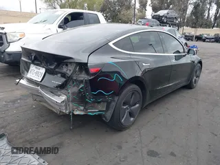 2020 Tesla Model 3 Long Range z VIN 5YJ3E1EB8LF790197, wystawiony jako IAAI lot #42053433 z przebiegiem 73 006 mil mil oraz . Historia ofert i sprzedaży dostępna na DreamBid. Obrazek 4.