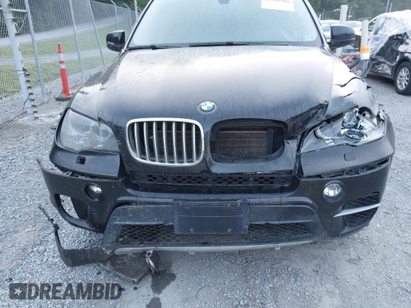 2013 BMW X5 xDrive50i с VIN 5UXZV8C57D0C15445, выставлен на аукционе IAAI как лот 42508989 с пробегом 102 212 миль миль и . История ставок и продаж доступна на DreamBid. Изображение 13.