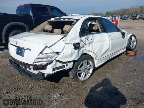 2014 Mercedes-Benz C 250 Sport with VIN WDDGF4HB8EA942184, listed as a IAAI auction lot 41322583 with Not Provided miles and . Bid and sale history available at carsss.com. Image 4.