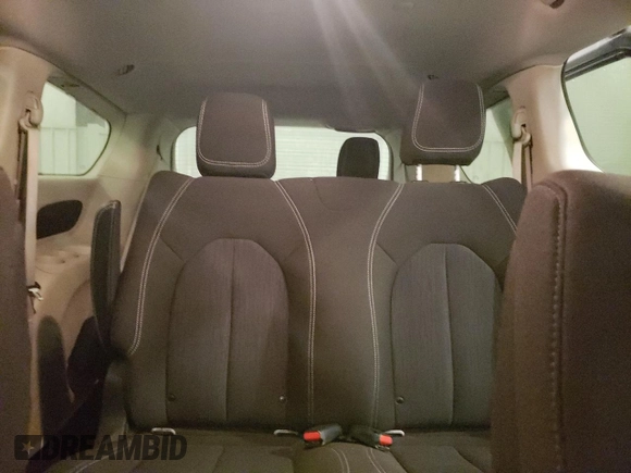 2021 Chrysler Voyager L z VIN 2C4RC1AG7MR553238, wystawiony jako Copart lot #44531975 z przebiegiem 20 065 mil mil oraz Czysty tytuł • Clean title. Historia ofert i sprzedaży dostępna na DreamBid. Obrazek 10.