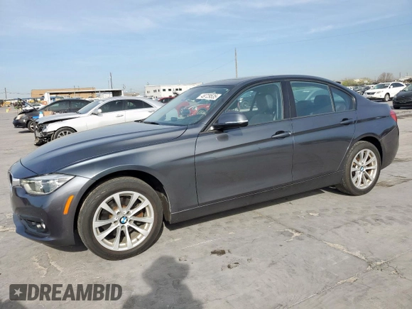 2018 BMW 3 Series 320i z VIN WBA8A9C55JAH14312, wystawiony jako Copart lot #49729535 z przebiegiem 54 867 mil mil oraz Czysty tytuł • Clean title. Historia ofert i sprzedaży dostępna na DreamBid. Obrazek 1.