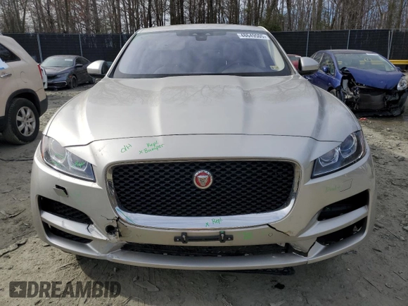 2017 Jaguar F-Pace 35t Prestige z VIN SADCK2BVXHA060972, wystawiony jako Copart lot #48649505 z przebiegiem 48 055 mil mil oraz Szkoda całkowita • Salvage title. Historia ofert i sprzedaży dostępna na DreamBid. Obrazek 5.