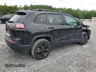 2021 Jeep Cherokee Altitude z VIN 1C4PJLLB2MD169574, wystawiony jako Copart lot #57119285 z przebiegiem 24 301 mil mil oraz Szkoda całkowita • Salvage title. Historia ofert i sprzedaży dostępna na DreamBid. Obrazek 3.
