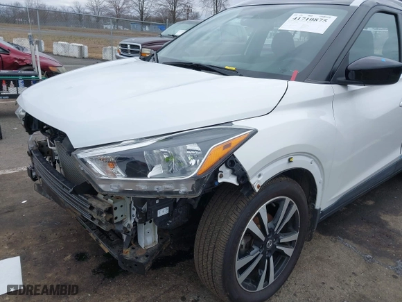 2018 Nissan Kicks SR with VIN 3N1CP5CU0JL510389, listed as a IAAI auction lot 41710875 with 48,001 mi miles. Bid and sale history available at carsss.com. Image 6.
