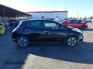 2015 Nissan LEAF S z VIN 1N4AZ0CP7FC321257, wystawiony jako IAAI lot #40806310 z przebiegiem 61 443 mil mil oraz . Historia ofert i sprzedaży dostępna na DreamBid. Obrazek 14.