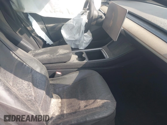 2023 Tesla Model 3 z VIN 5YJ3E1EAXPF639326, wystawiony jako IAAI lot #42132181 z przebiegiem 51 808 mil mil oraz . Historia ofert i sprzedaży dostępna na DreamBid. Obrazek 5.
