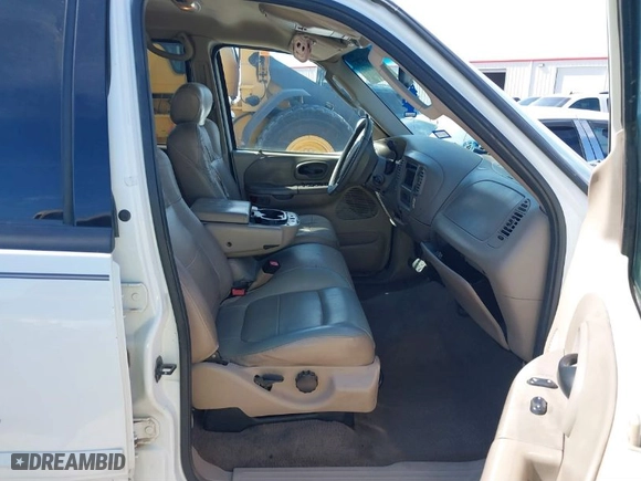 2002 Ford F-150 XLT with VIN 1FTRW07L92KC55405, listed as a IAAI auction lot 41645797 with 198,211 mi miles. Bid and sale history available at carsss.com. Image 5.