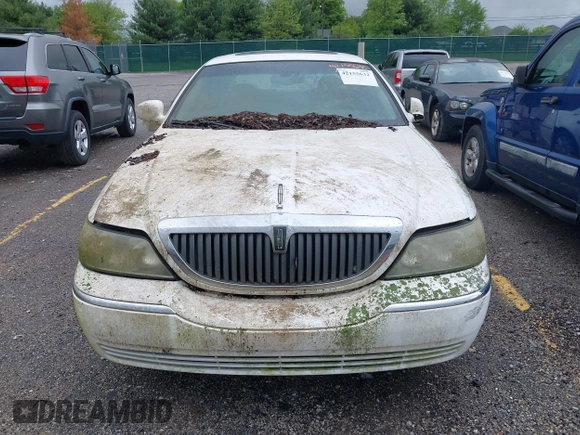 2005 Lincoln Town Car Signature Limited z VIN 1LNHM82W75Y629962, wystawiony jako IAAI lot #42155632 z przebiegiem 216 600 mil mil oraz . Historia ofert i sprzedaży dostępna na DreamBid. Obrazek 6.